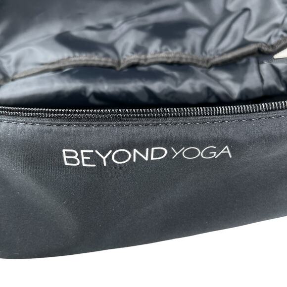 s-l1200.jpg Beyond Yoga Convertible Gym Bag Black 18.9\